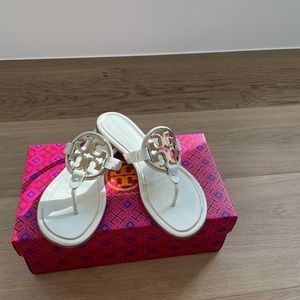 WHITE AND GOLD TORY BURCH FLIP FLOPS SO CUTE!!!!